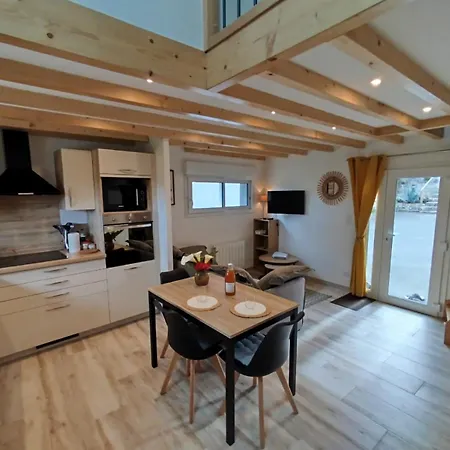 Le Pommier Neuf Avec Parking Prive Clos